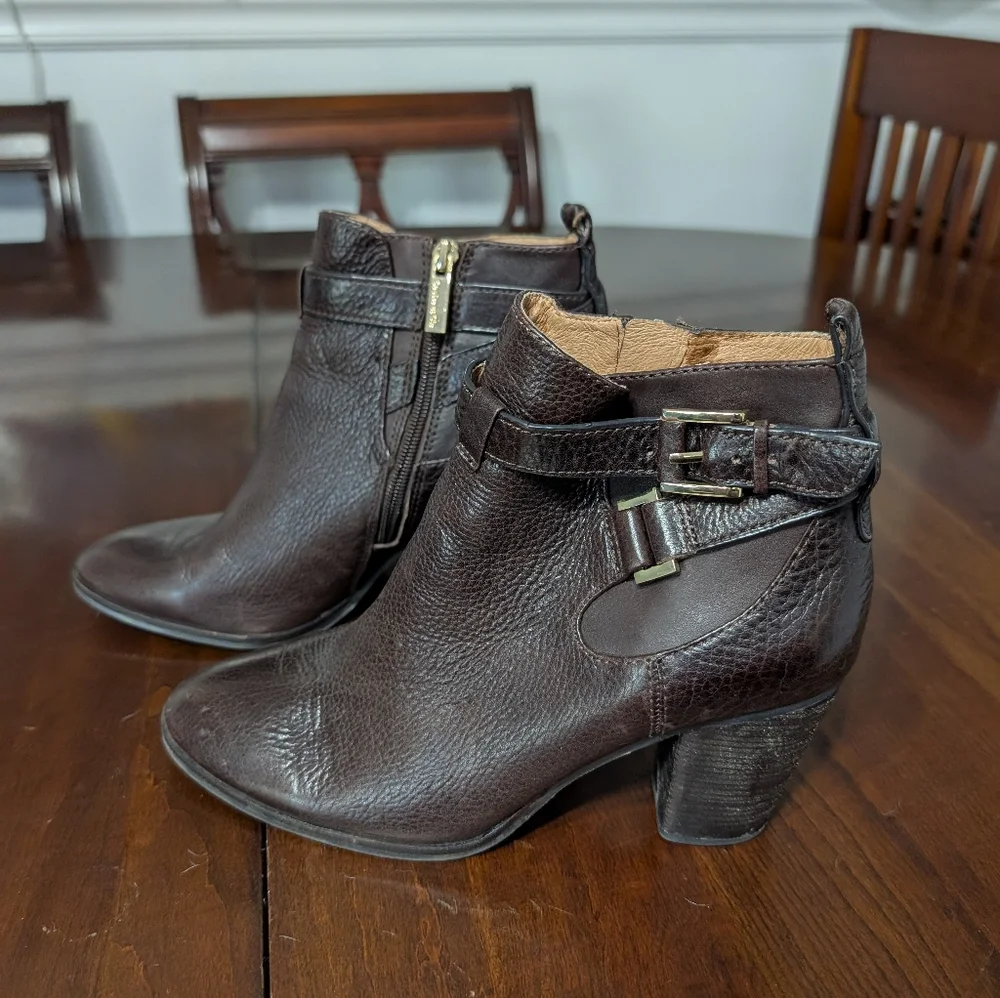 3/$30 Louise Et Cie Brown Boots